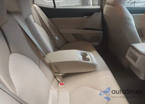 2018 Toyota Camry Le из США, поврежденный, VIN 4T1B11HK9JU621597